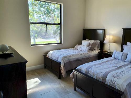 Villa Stunning Brand New 3 Bed Home, Fabulous Pool Overlooking River,