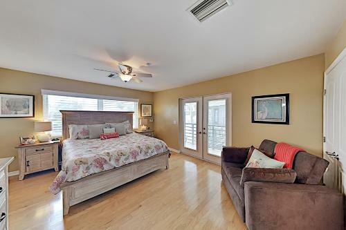 Beautiful River Home With Private Pool, Dock & Beach Home