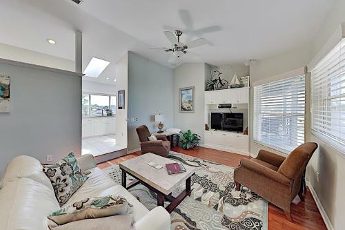 Beautiful River Home With Private Pool, Dock & Beach Home