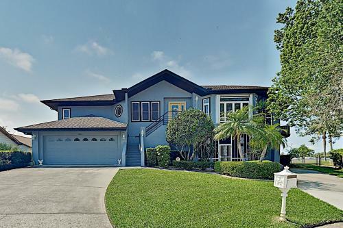 Beautiful River Home With Private Pool, Dock & Beach Home
