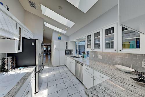 Beautiful River Home With Private Pool, Dock & Beach Home