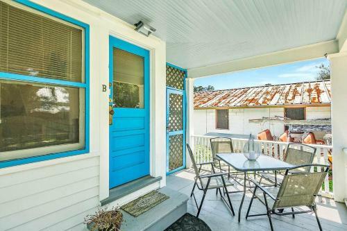 Charming Downtown Carriage Apartment