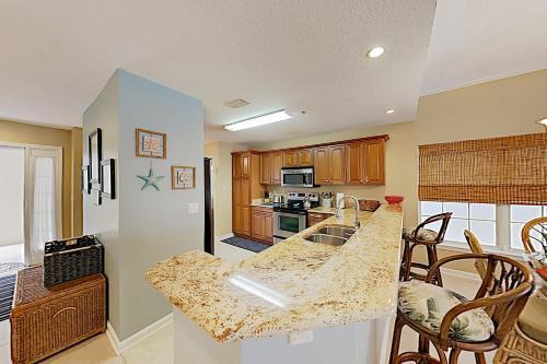 Apartamento Sunny Poolside Condo With Hot Tub & Beach Access Condo