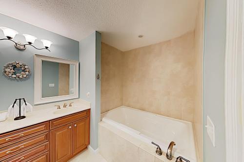 Apartamento Sunny Poolside Condo With Hot Tub & Beach Access Condo