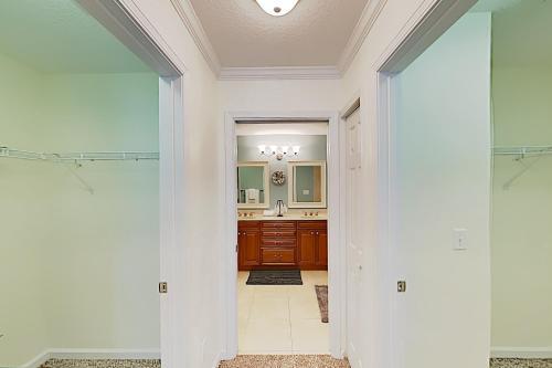 Apartamento Sunny Poolside Condo With Hot Tub & Beach Access Condo
