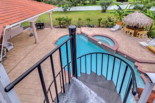 Luxury 5br Pool Spa Tiki Hut