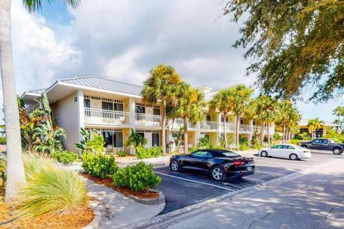 Apartamento Sea Spray, Studio 114, Beach Steps Away! Pool+wifi