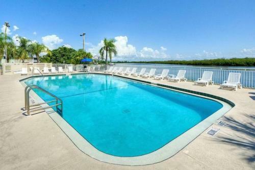 Apartamento Sea Spray, Studio 114, Beach Steps Away! Pool+wifi