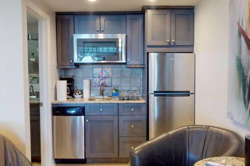 Apartamento Sea Spray, Studio 114, Beach Steps Away! Pool+wifi