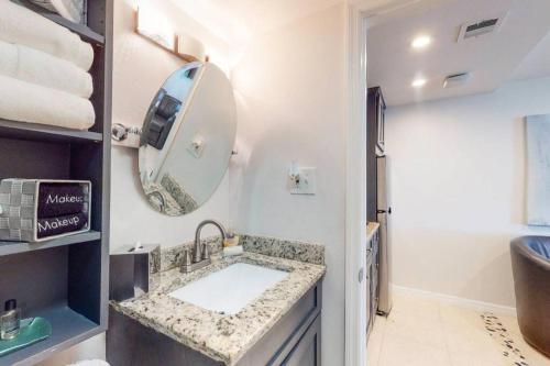 Apartamento Sea Spray, Studio 114, Beach Steps Away! Pool+wifi
