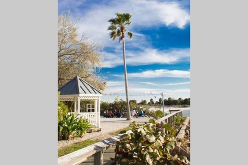 Apartamento Bay View, Studio206, Beach Steps Away! Pool+wifi