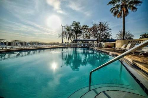 Apartamento Bay View, Studio206, Beach Steps Away! Pool+wifi