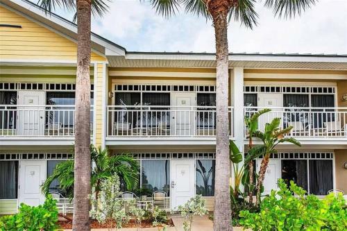 Apartamento Bay View, Studio206, Beach Steps Away! Pool+wifi