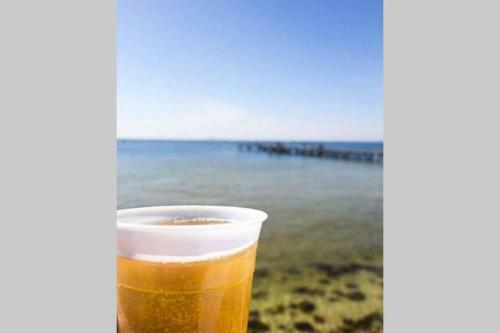 Apartamento Bay View, Studio206, Beach Steps Away! Pool+wifi