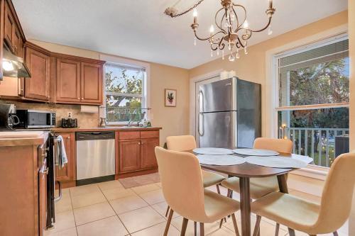 Heart Of Downtown St. Aug, Roomy Duplex, Walk Everywhere!