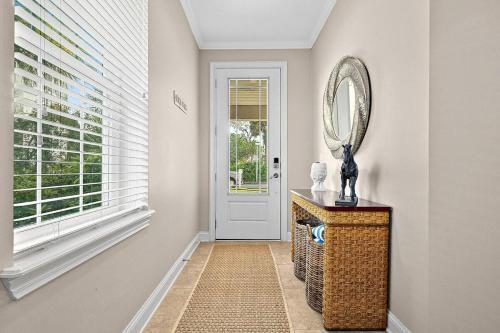 Minutes Walk To Beach, Elevator, Beach Views, Beach Supplies
