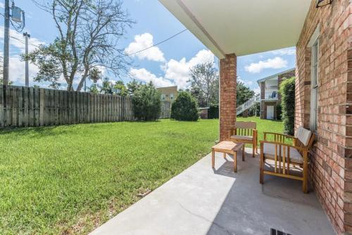 Cozy Island Condo - Walk To Downtown!