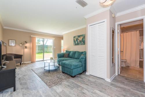 Cozy Island Condo - Walk To Downtown!