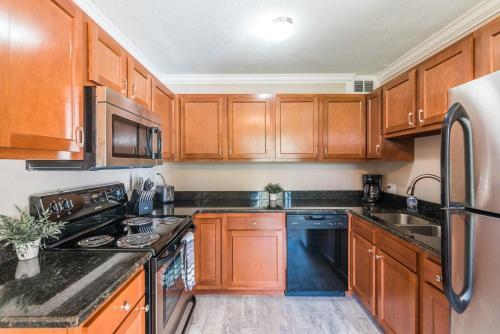 Cozy Island Condo - Walk To Downtown!