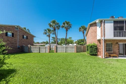 Cozy Island Condo - Walk To Downtown!