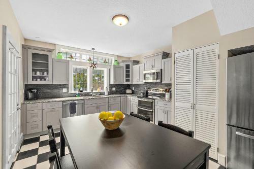 Orange Oasis - Walk To Historic District