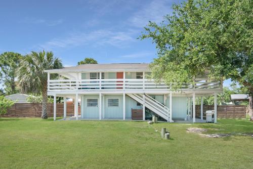 Blue Oasis, Canal Front Home With Dock, Fire Pit, Porches And Walk To Beach