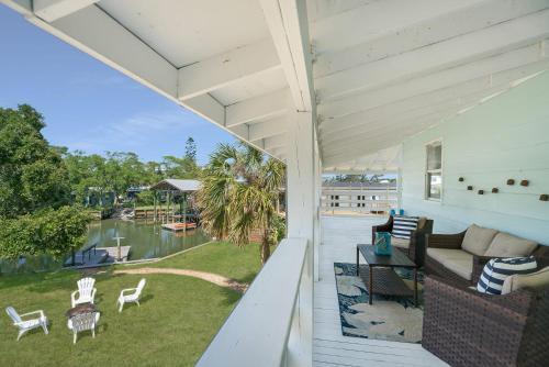 Blue Oasis, Canal Front Home With Dock, Fire Pit, Porches And Walk To Beach