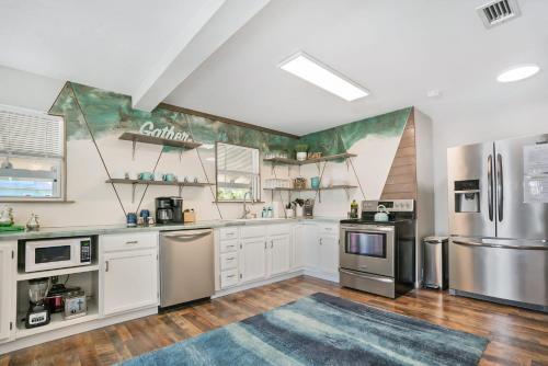Blue Oasis, Canal Front Home With Dock, Fire Pit, Porches And Walk To Beach