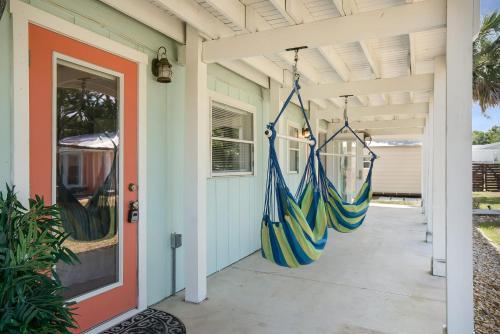 Blue Oasis, Canal Front Home With Dock, Fire Pit, Porches And Walk To Beach