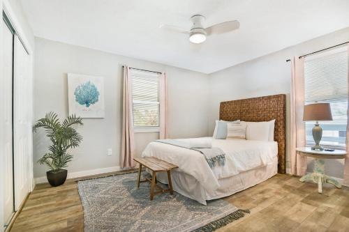 Blue Oasis, Canal Front Home With Dock, Fire Pit, Porches And Walk To Beach