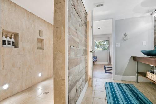 Blue Oasis, Canal Front Home With Dock, Fire Pit, Porches And Walk To Beach