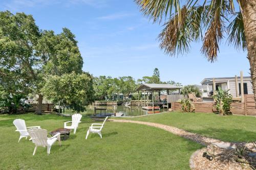 Blue Oasis, Canal Front Home With Dock, Fire Pit, Porches And Walk To Beach