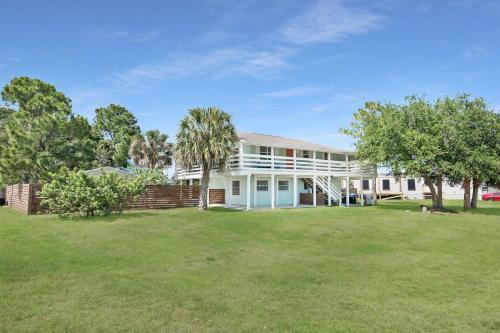 Blue Oasis, Canal Front Home With Dock, Fire Pit, Porches And Walk To Beach