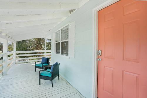 Blue Oasis, Canal Front Home With Dock, Fire Pit, Porches And Walk To Beach