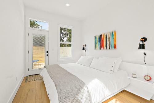 Haven Tiny House - Pool, Walk To Downtown