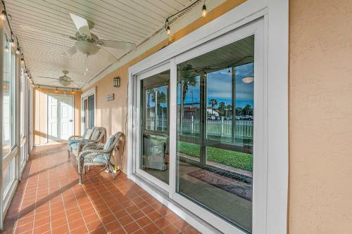 Island Oasis - 3br 2ba - Steps To The Ocean!