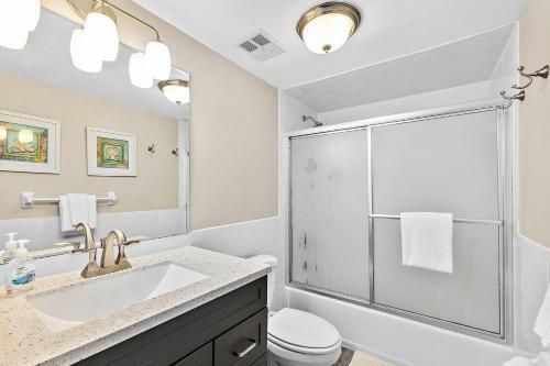 Island Oasis - 3br 2ba - Steps To The Ocean!