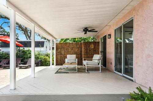 Walk To Beach, Pool, Hot Tub, Dock, Games!