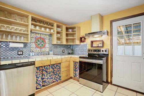 Eclectic Beauty, Heart Of Downtown St Aug