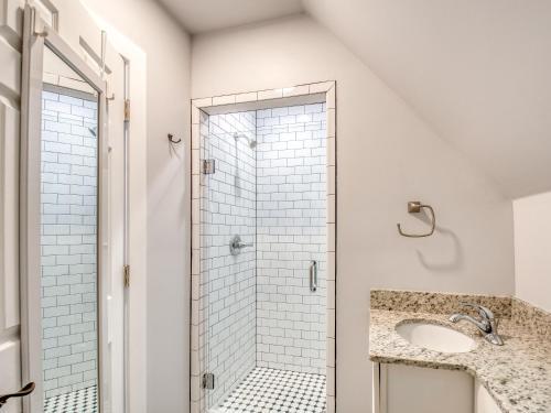 Updated Historic Home With 2 Units & Private Balcony Home