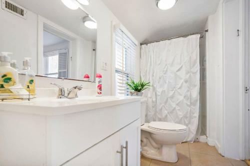 Beach Cottage! 100 Steps To The Sand, Pets Ok, Private Deck!