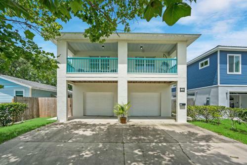 Casa Comares, Overlooks Lighthouse, Near Dt + Bch!