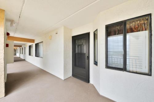 Oceanfront Windjammer Getaway
