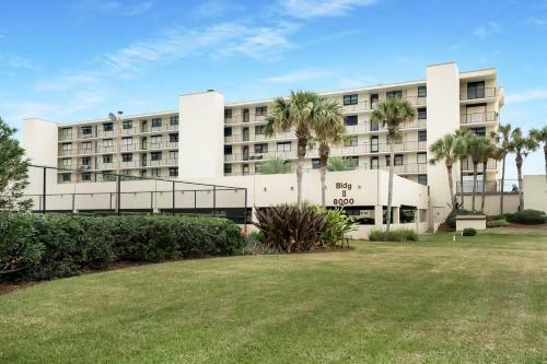 Upscale Oceanfront Condo With Panoramic Views, Newly Renovated!