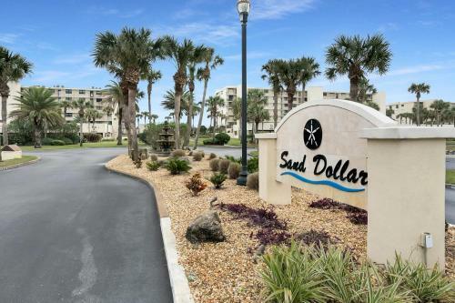 Upscale Oceanfront Condo With Panoramic Views, Newly Renovated!