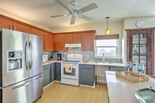 Bright St Augustine Home - Walk To Crescent Beach
