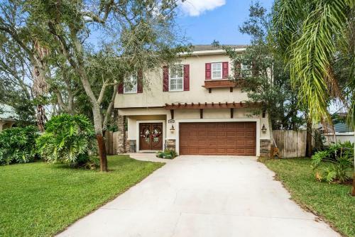 Pool + Hot Tub, Dock, Fishing, Near Beach!