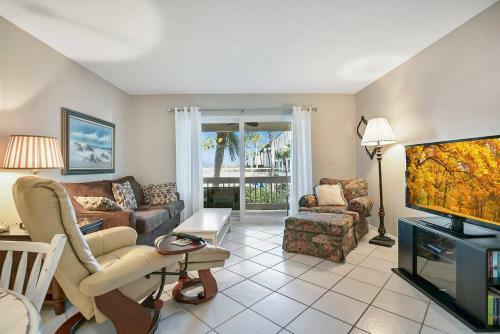 Ocean Views, Heated Pool, Private Patio, Steps To The Beach!