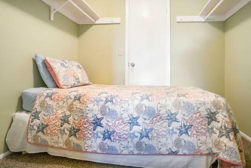 Ocean Views, Heated Pool, Private Patio, Steps To The Beach!