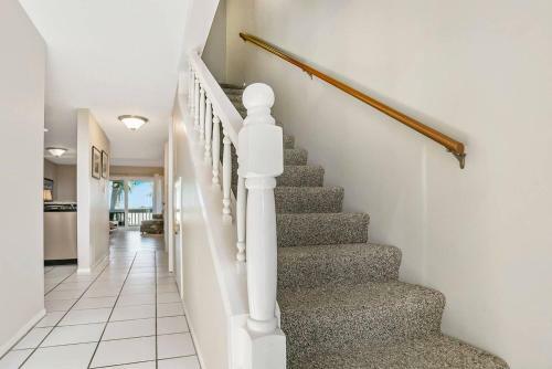 Ocean Views, Heated Pool, Private Patio, Steps To The Beach!